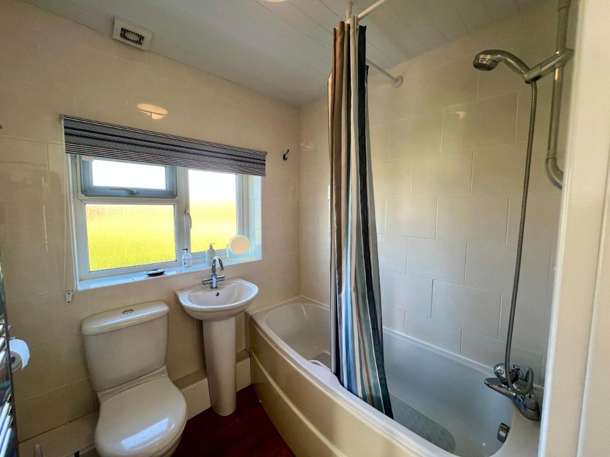 Bayview Self-Catering Coastal Bungalow In Rural West Wight Freshwater Zewnętrze zdjęcie